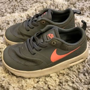 Nike tennis shoes Toddler girl size 10 10c